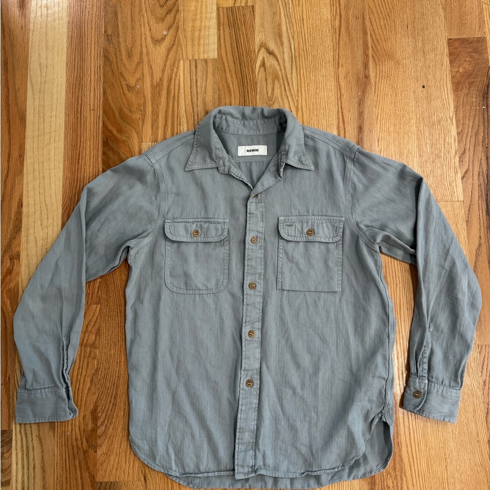 Men's Gray Button-Up Shirt